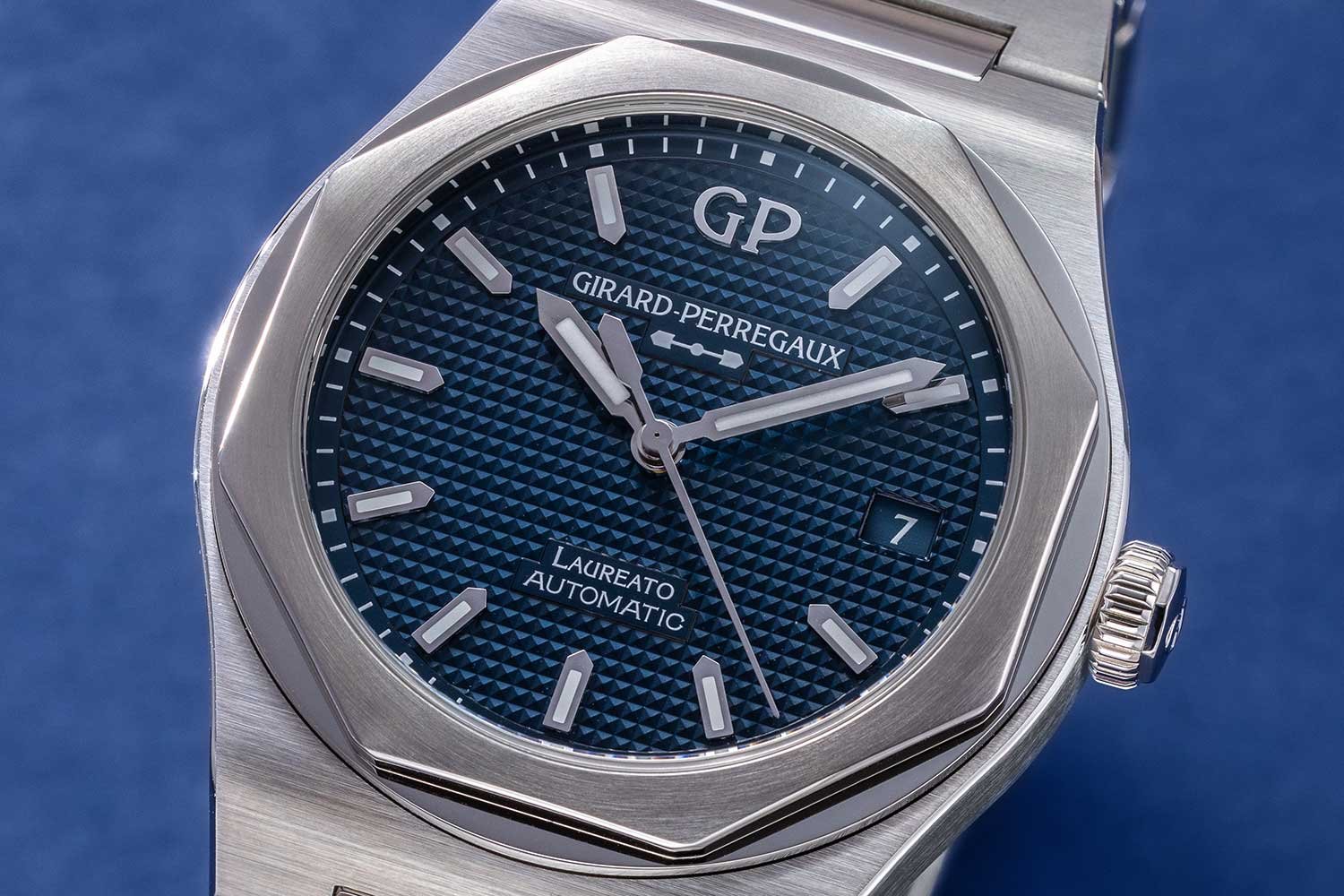 Girard-Perregaux-Laureato-Fifty-16